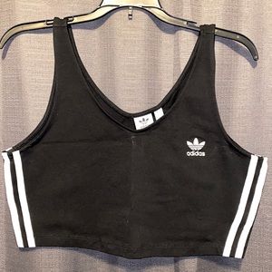 Adidas Crop Top🖤🤍